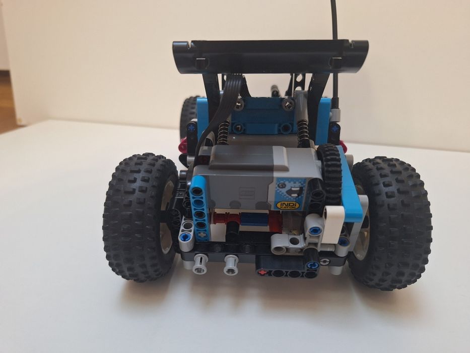 LEGO Technic 42124 - Vehicul de teren / Off-Road Buggy - complet