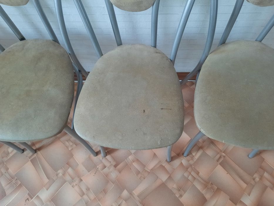 Стулья 5 штук с чехлами