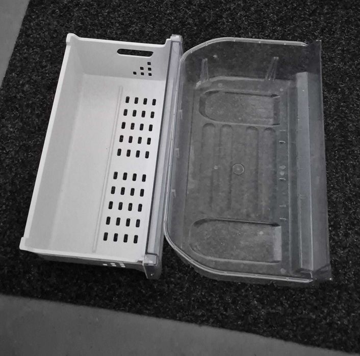 Vând accesorii frigider Beko