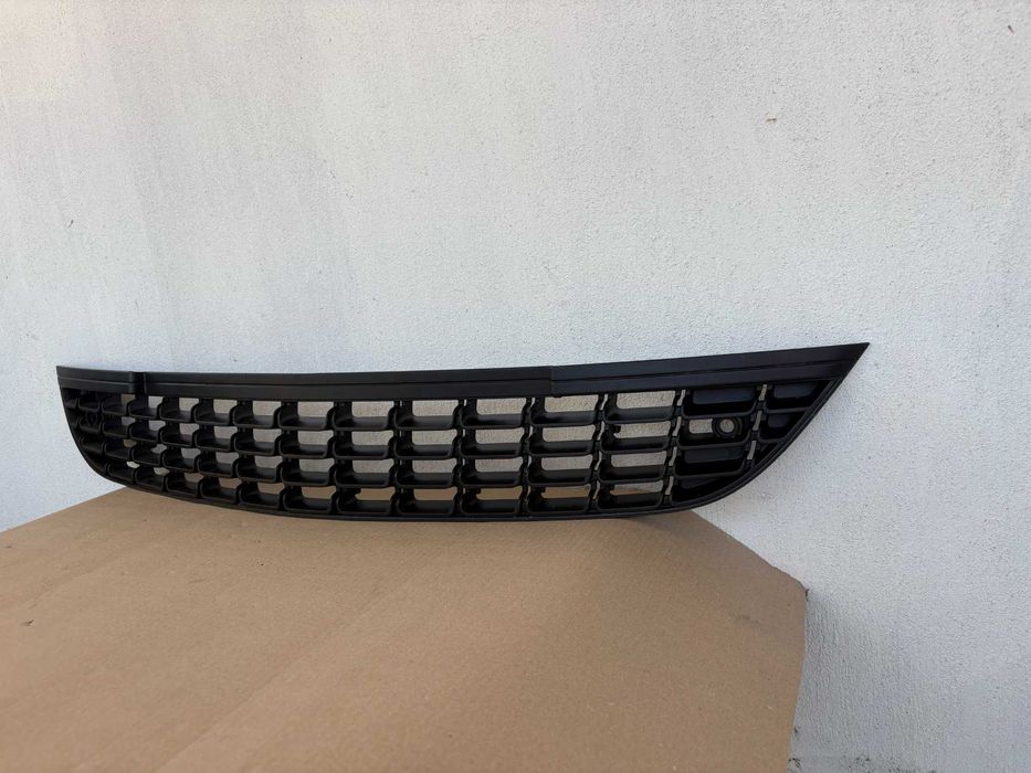 Grila centru bara fata Opel Astra J dupa 2009 noua originala 13266567