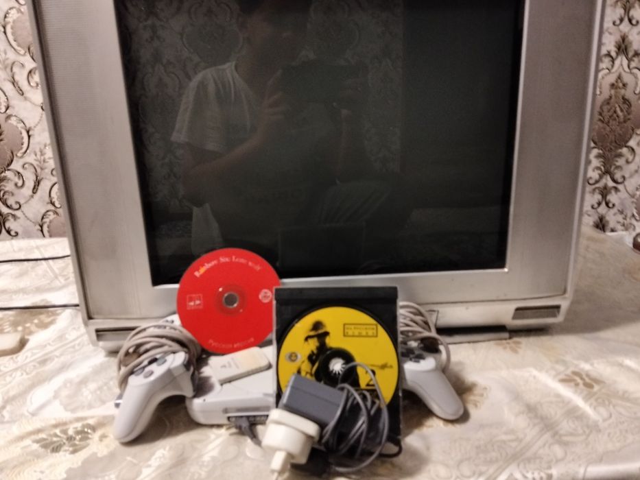 Sony  sotiladi  yaxshi holatda  telvizor ham qoshib beriladi