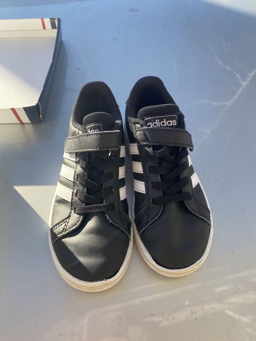 Детски кецовв Адидас