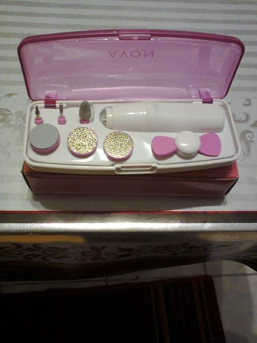 Набор для маникюра и педикюра Avon FSC 11744 Nail Care Set
