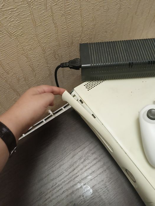 Продам Xbox 360.