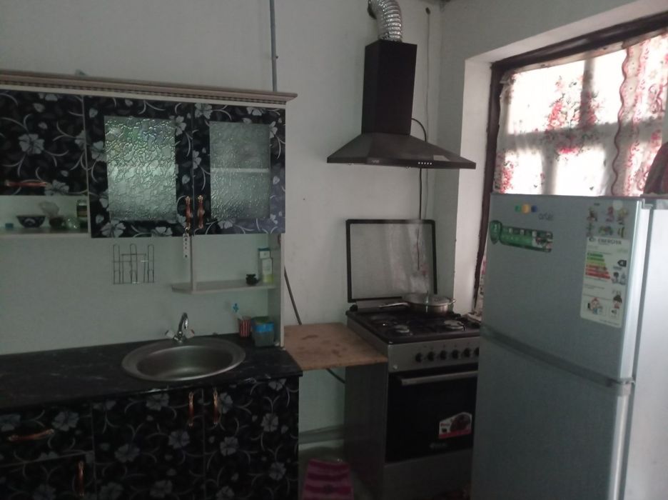 Hovli sotiladi Navoiy shahah yoshlik mahalla karvon kuchasi 80 uy