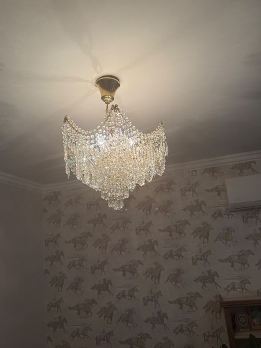 Продам хрустальную люстру 100000
