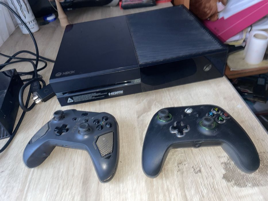 XBOX ONE ,+ 3 jocuri  negociabil