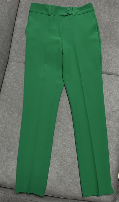 Costum cu pantaloni