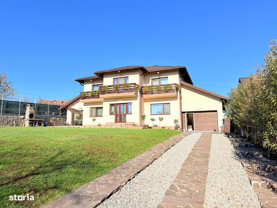 Casă modernă cu etaj, zona Bucovina – la cheie
