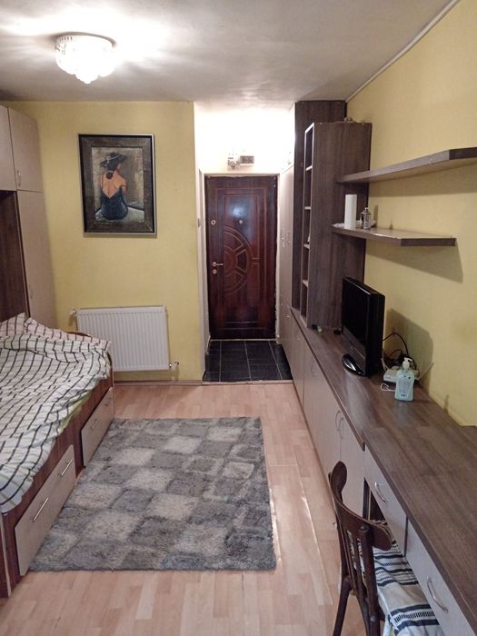Închiriez Garsoniera