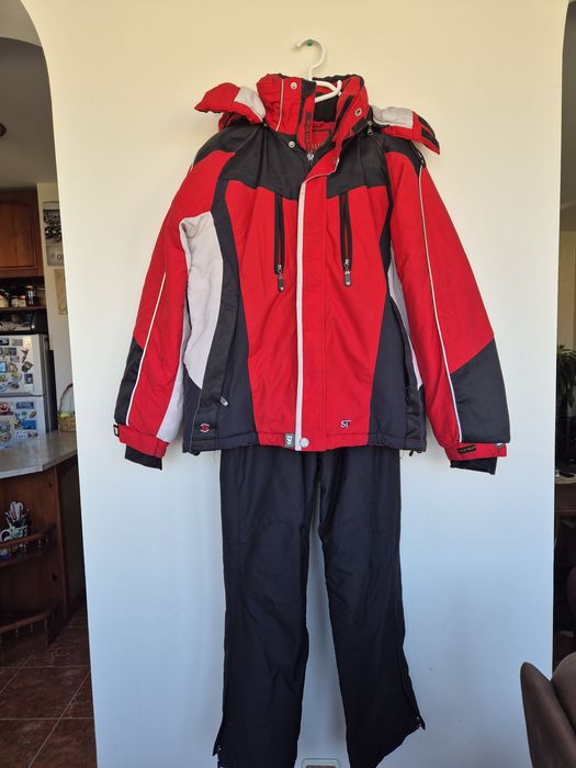 Ски екип за момче около 120, 130 см. Топло яке, панталон. Много запазе