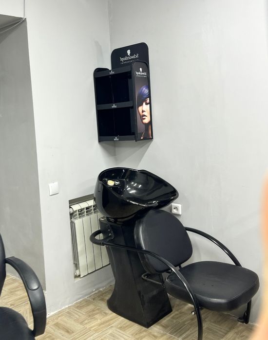 Кресло парикмахеру, место для визажиста