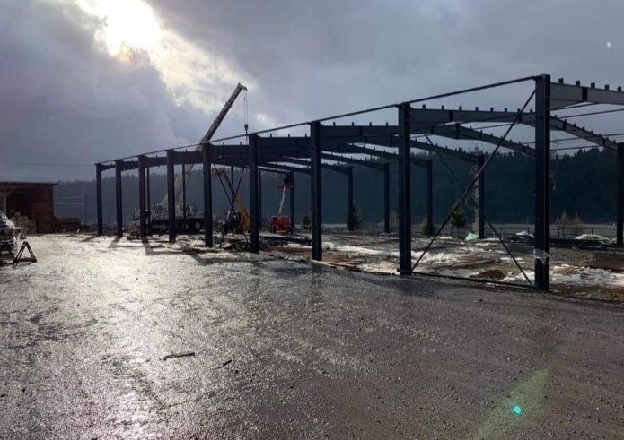 Vand hale metalice la super preț-calitate