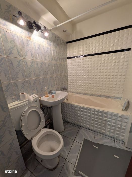 Apartament de închiriat 250 euro /luna