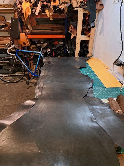 Piele tabacita neagra, rigida, 2mm