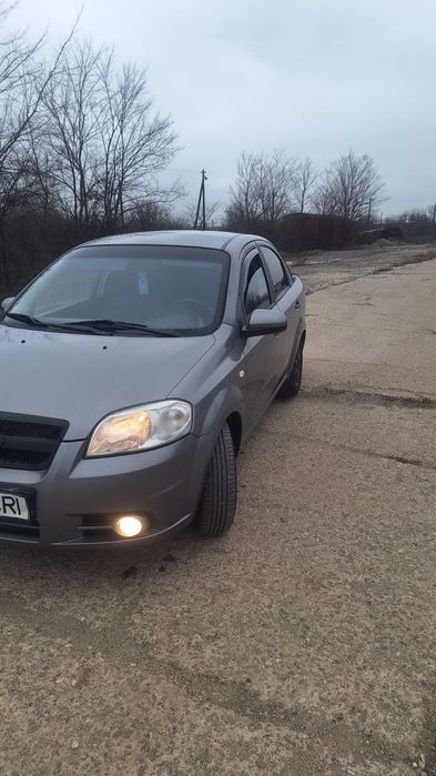 Vând chevrolet aveo