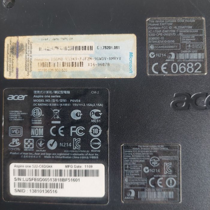Vând Acer Aspire One 522 [nu ține bateria] + încărcător //poze reale