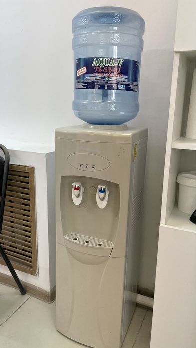 Кулер для воды / Диспенсер