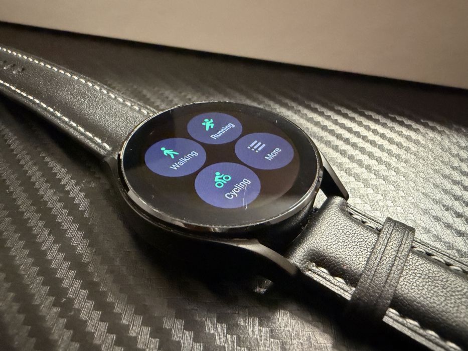 Samsung Galaxy Watch4 40mm 4G LTE Black - cutie originala + incarcator + curea noua