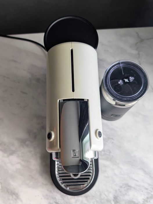 Aparat de cafea Nespresso CitiZ&Milk Alb