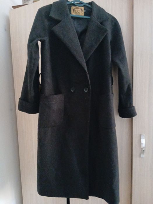 Palto sotiladi. Kichik boʻlgani uchun sotyapman