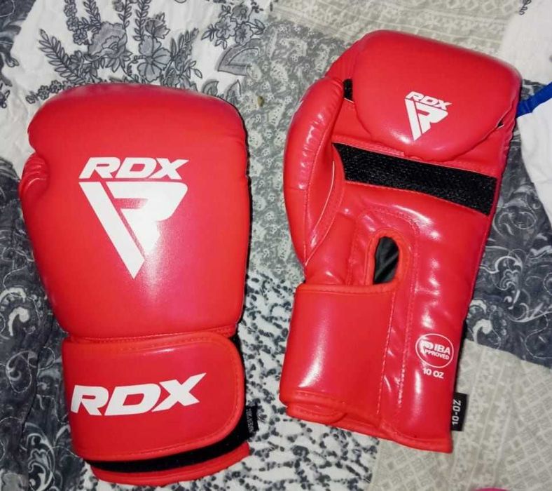 Боксерские перчатки RDX 10 oz красный