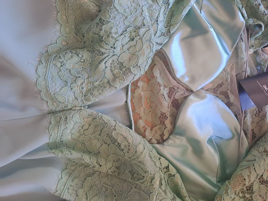 С етикет Elisabetta Franchi  оригинална официална рокля