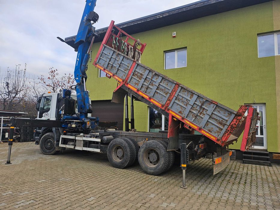 Vand camion basculabil cu macara