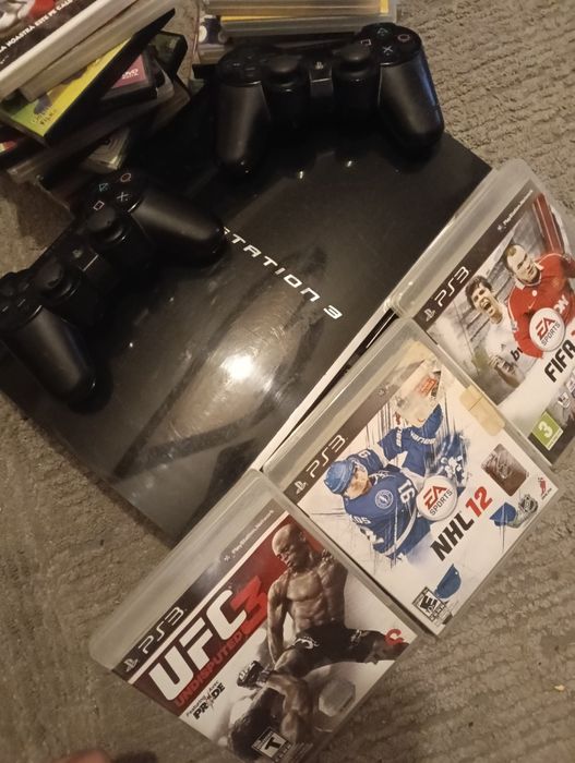 PS 3.contine 2 manete +3jocuri