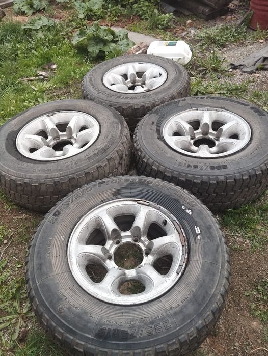 Продам диски с шинами от Митсубиси Монтеро