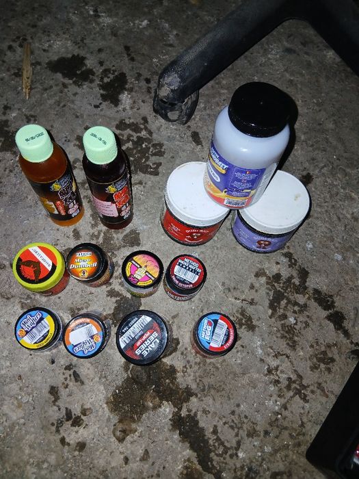 De vânzare 4 undite plus pop upuri si un scaun  pescuit