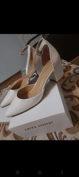 Pantofi albi mireasa