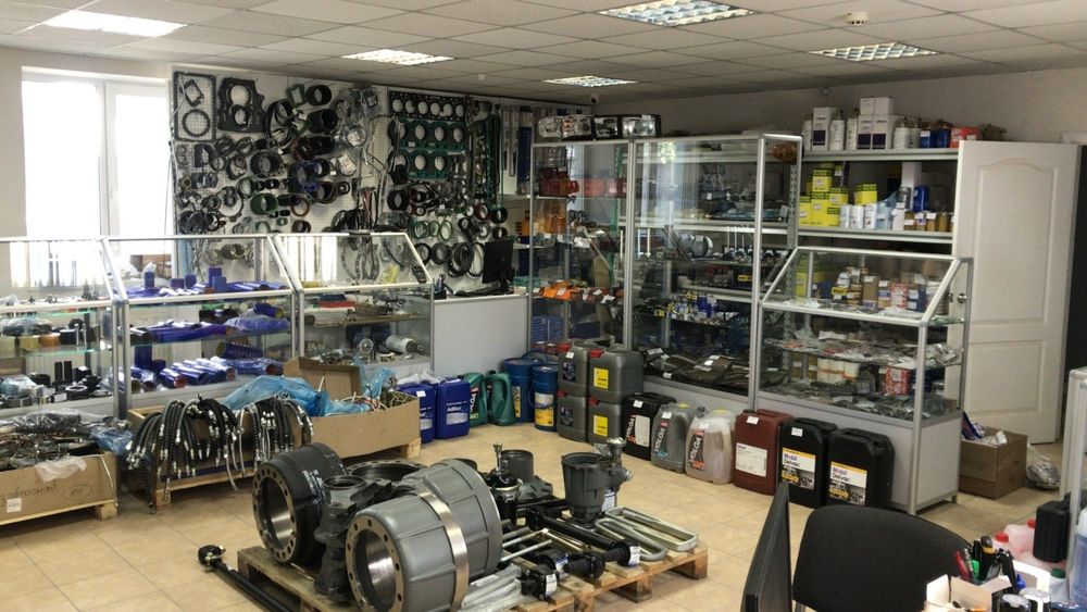 Магазин автозапчастей рядом. Грузовые автозапчасти рядом. Магазин грузовых автозапчастей иномарки. Склад запчастей для автомобилей. Магазин автозапчастей для грузовых автомобилей.