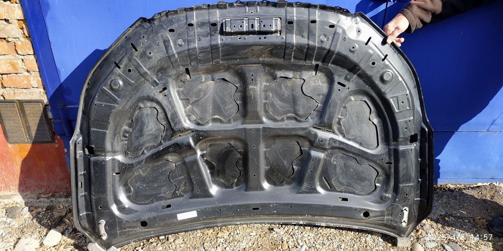 Капот на авто Субару Форестерр