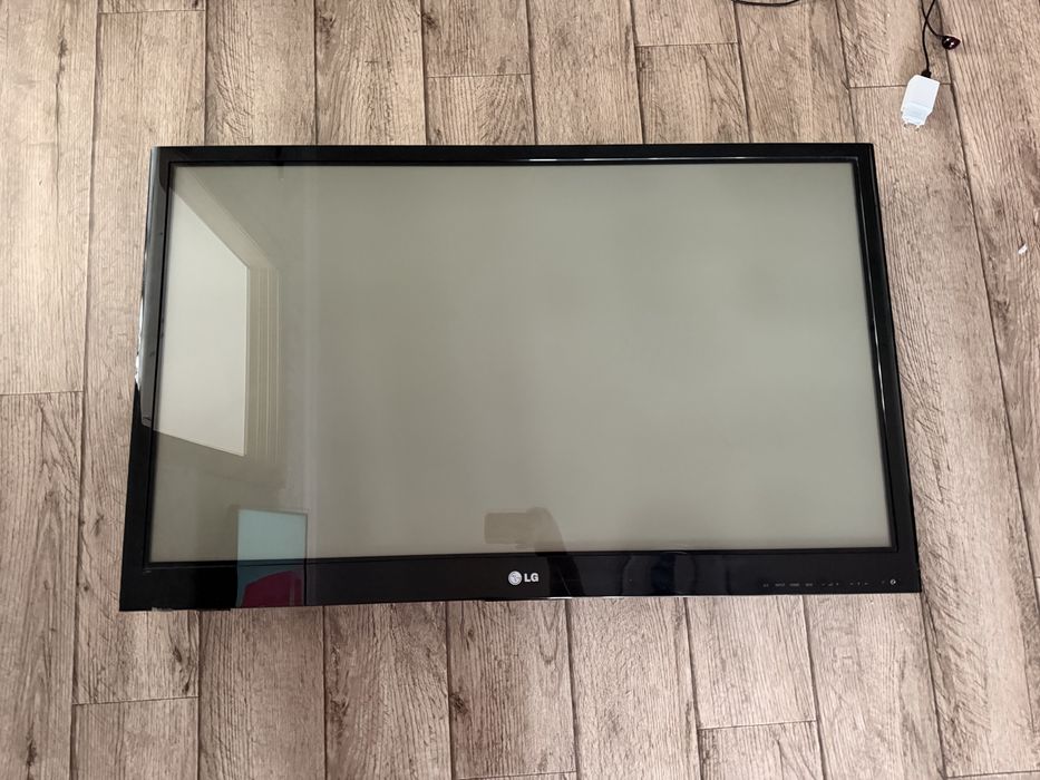 Телевизор lg 107 cm .