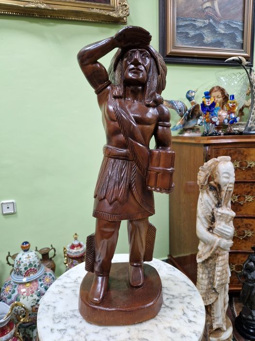 Голяма антикварна дървена фигура статуетка
