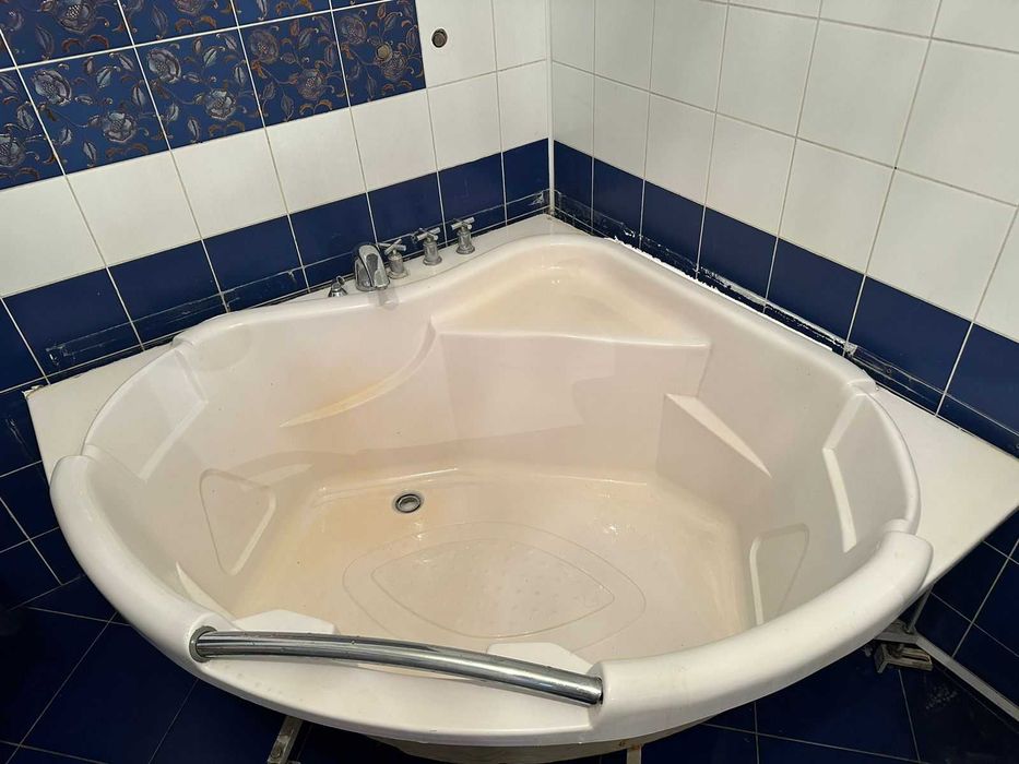 Джакузи ванна б/у 135×135