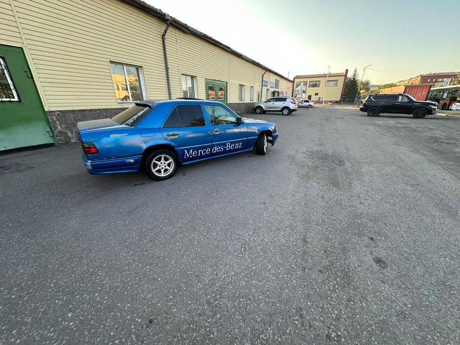 Продам,Срочно Торг.w124