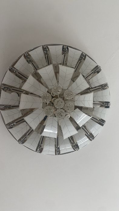 Продам стол и люстру