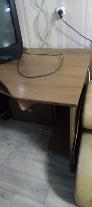 Продам компьютерный стол