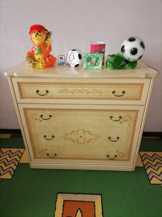 Спальный гарнитур