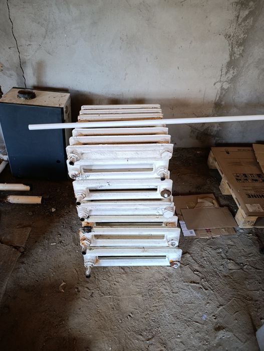 Продам газовые котлы и чугунные радиаторы