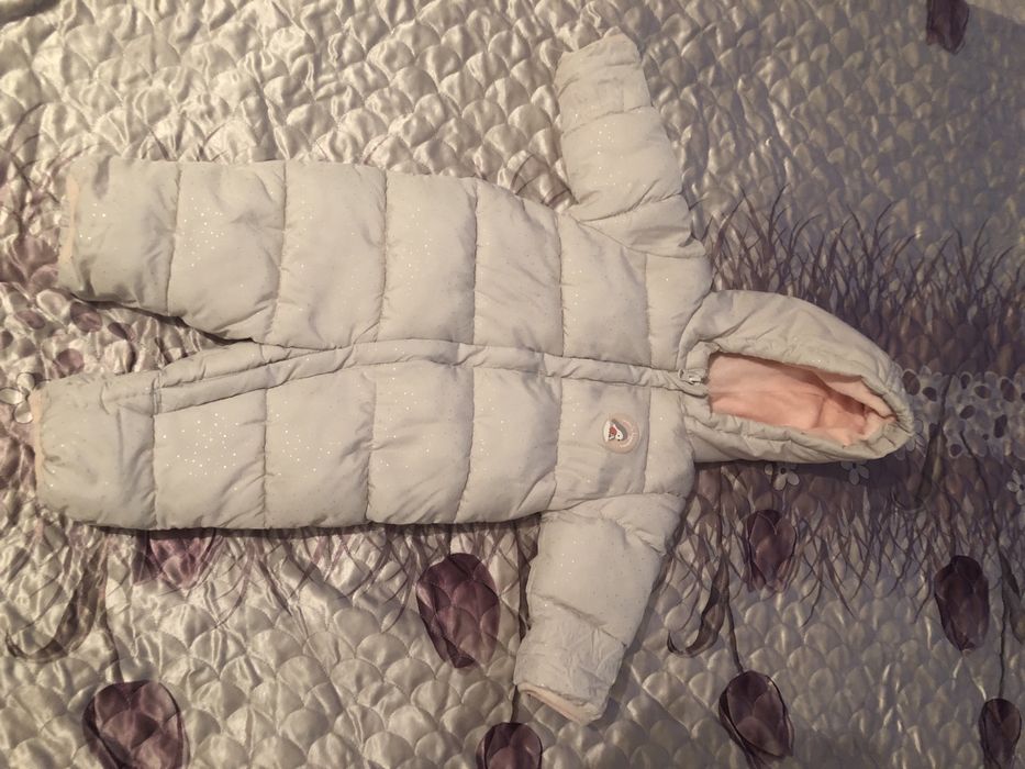 детский комбинезон продам 0-6 мес