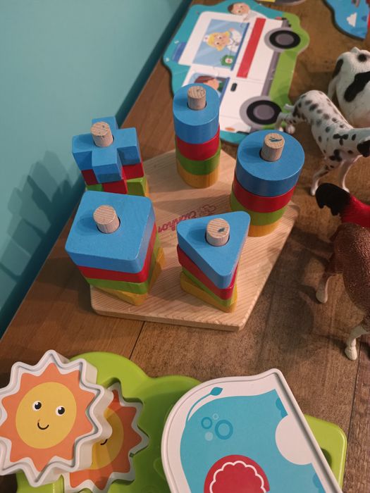 Колекция от пъзели и занимателни играчки