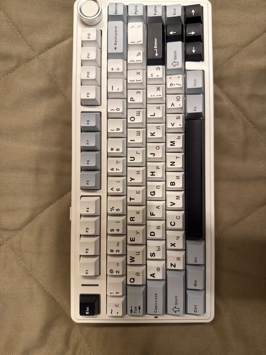 продам клавиатуру aula F75 новая