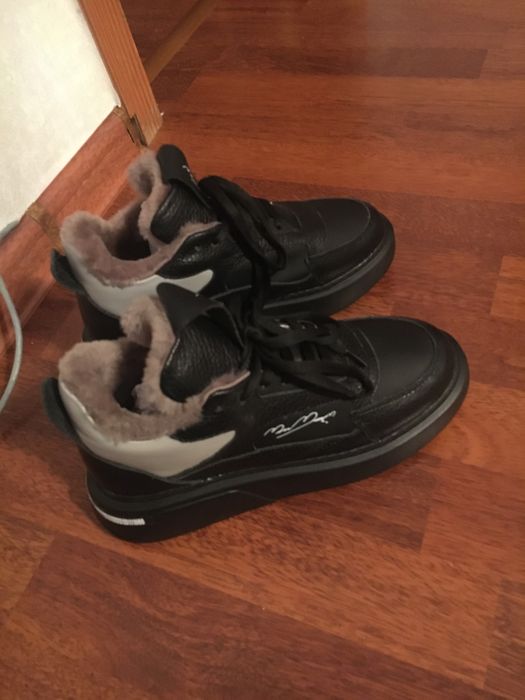 Продам зимние кроссовки