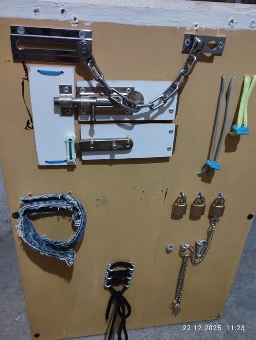 Монтесори обучителен куб Montessori busy board