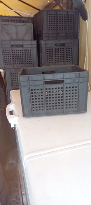 Пластиковые ящики (б/у)