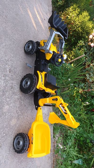 Tractor copii cu pedale,are remorcă, cupă și  excavator