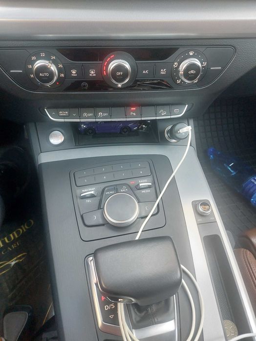 Продавам ауди Q5 2.0 tdi